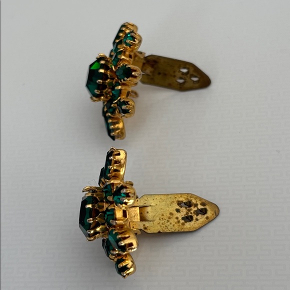 Elegant Vintage Emerald Green Rhinestone Floral Clip Earrings - Picture 7 of 7